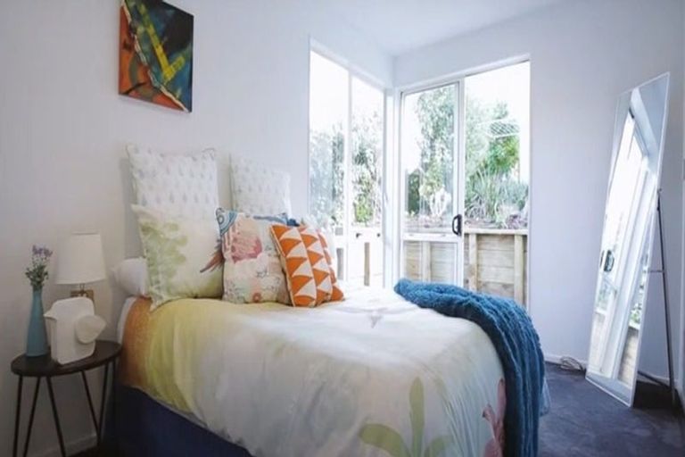 Photo of property in 1/42 Holland Road, Hillcrest, Auckland, 0627