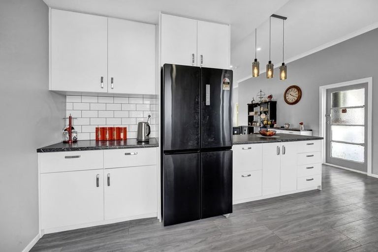 Photo of property in 11 Preston Street, Eltham, 4322