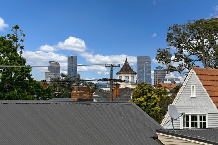 Photo of property in 4/44 Stanley Point Road, Stanley Point, Auckland, 0624