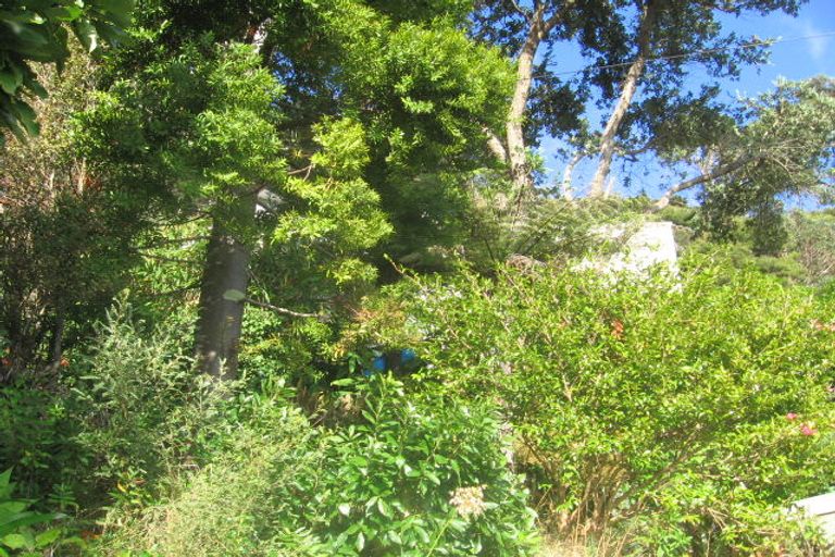 Photo of property in 27 Mahina Road, Mahina Bay, Lower Hutt, 5013