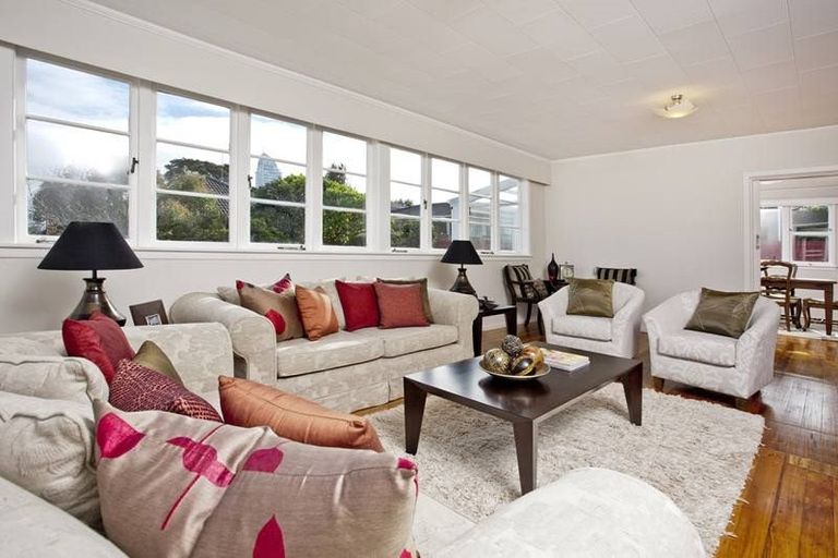 Photo of property in 25 Esmonde Road, Takapuna, Auckland, 0622