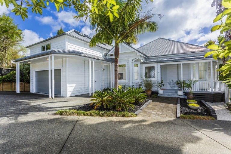 Photo of property in 10a Olwyn Place, Greenhithe, Auckland, 0632