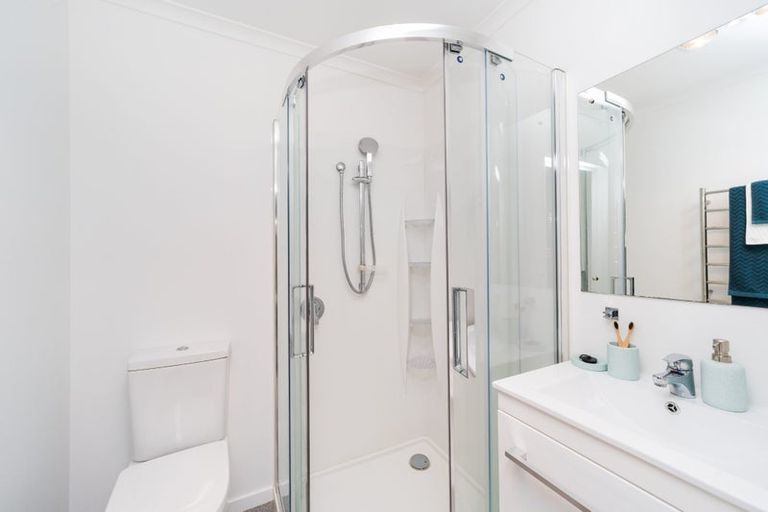 Photo of property in 65 Wikiriwhi Crescent, Awapuni, Palmerston North, 4412