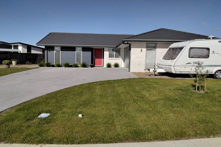 Photo of property in 22 Olney Court, One Tree Point, 0118