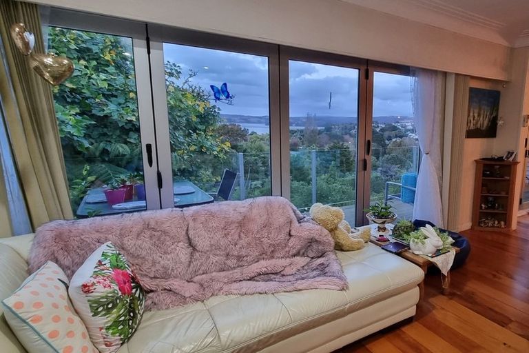 Photo of property in 11 Fenton Terrace, Cockle Bay, Auckland, 2014