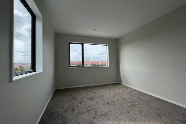 Photo of property in 65 Kaha Road, Papakura, 2110