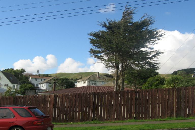 Photo of property in 39 Levant Street, Cannons Creek, Porirua, 5024