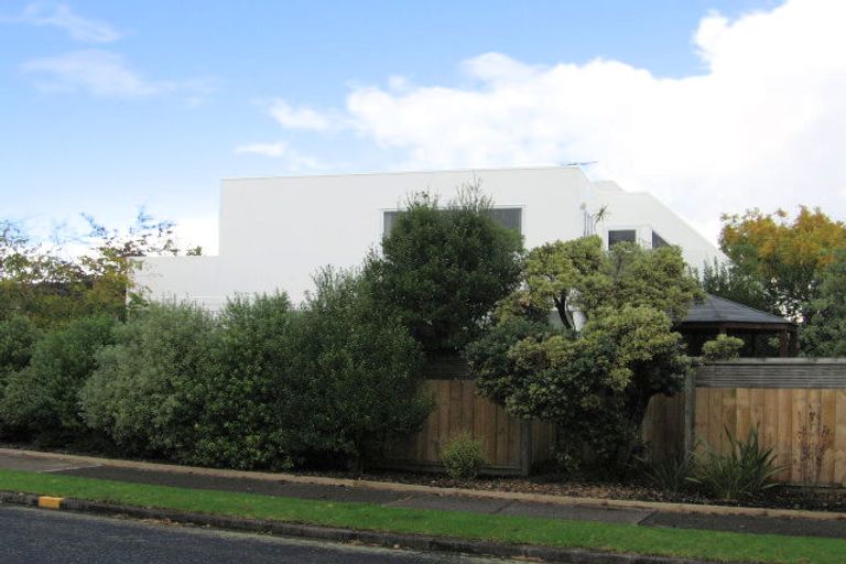 Photo of property in 6 Gulf Crest, Bucklands Beach, Auckland, 2012