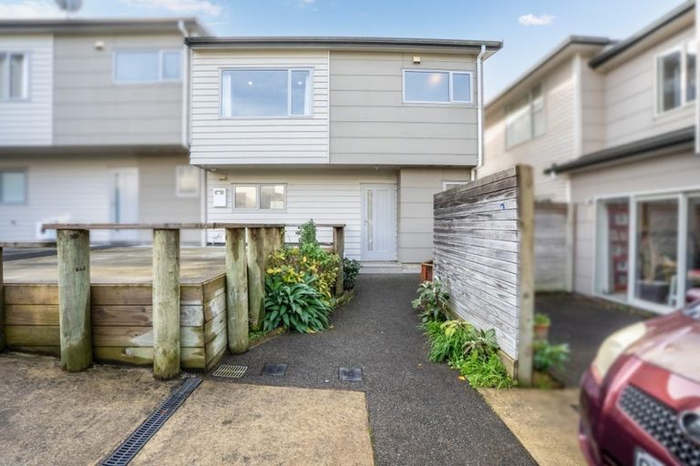 Photo of property in 4/113d Moorefield Road, Johnsonville, Wellington, 6037