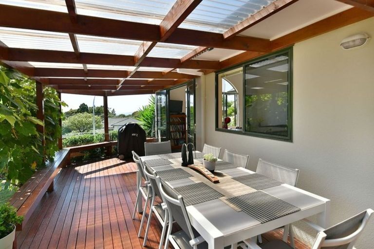 Photo of property in 4 Grovenor Drive, Orewa, 0931