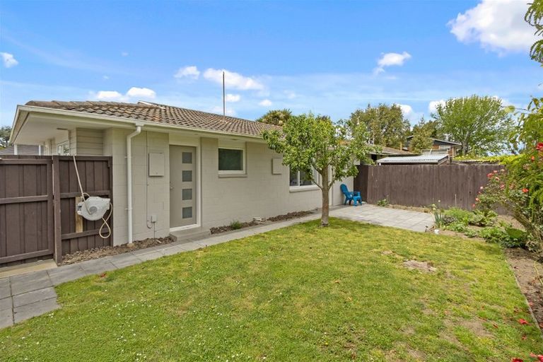 Photo of property in 2/5 Sarabande Avenue, Redwood, Christchurch, 8051