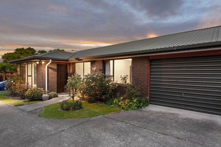 Photo of property in 9a Creese Place, Redwood, Christchurch, 8051