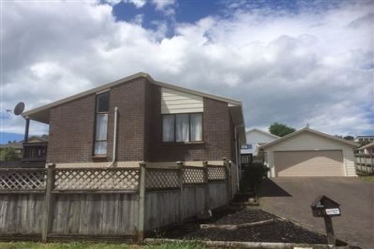 Photo of property in 22 De Quincey Terrace, Highland Park, Auckland, 2010