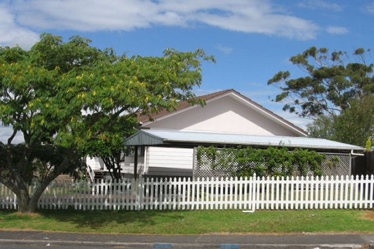 Photo of property in 73 West Harbour Drive, West Harbour, Auckland, 0618