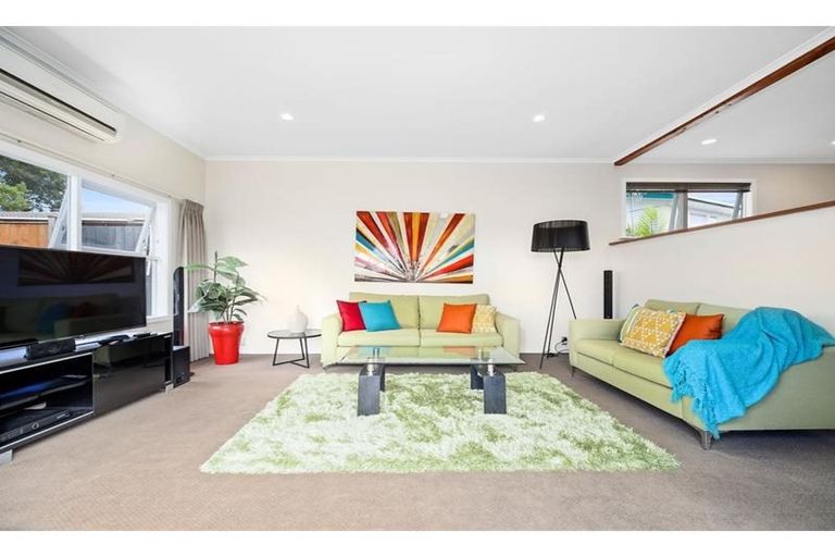 Photo of property in 1/8 Arrow Road, Forrest Hill, Auckland, 0620