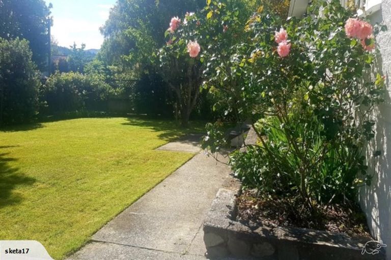 Photo of property in 43 Fendalton Crescent, Pinehaven, Upper Hutt, 5019