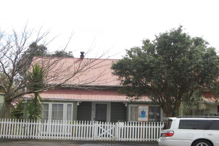 Photo of property in 242 Devon Street West, New Plymouth, 4310