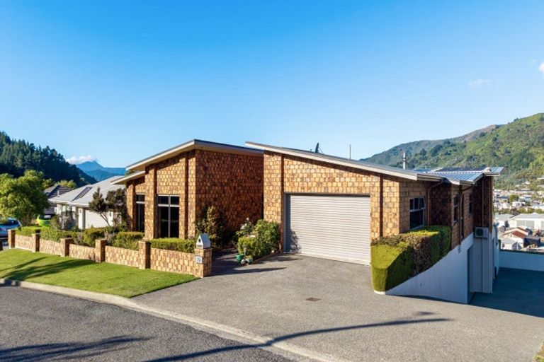 Photo of property in 26 Gravesend Place, Picton, 7220