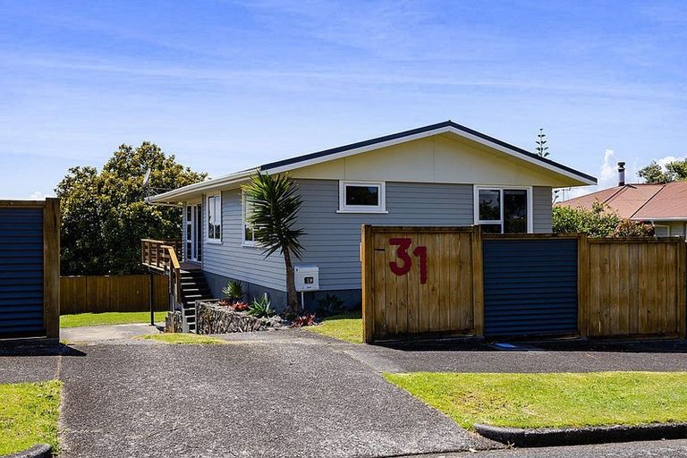 Photo of property in 31 Clearmont Crescent, Blagdon, New Plymouth, 4310