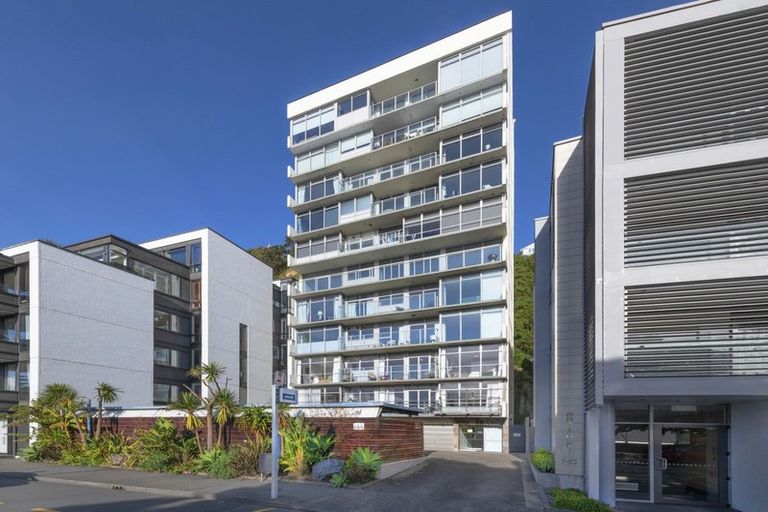 Photo of property in Dorchester Apartments, 144 Oriental Parade, Oriental Bay, Wellington, 6011