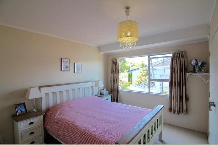 Photo of property in 2/10 Centorian Drive, Windsor Park, Auckland, 0632