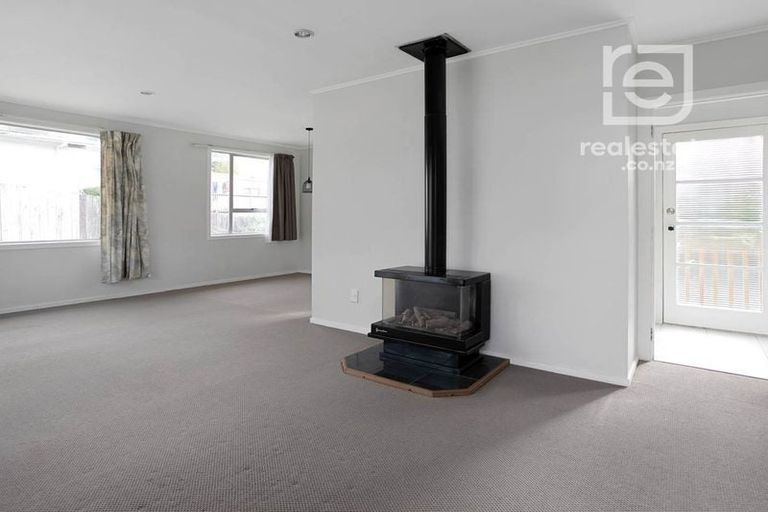 Photo of property in 59 Peach Road, Glenfield, Auckland, 0629