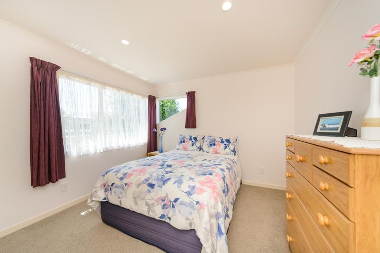 Photo of property in 3 The Glen, Hokowhitu, Palmerston North, 4410