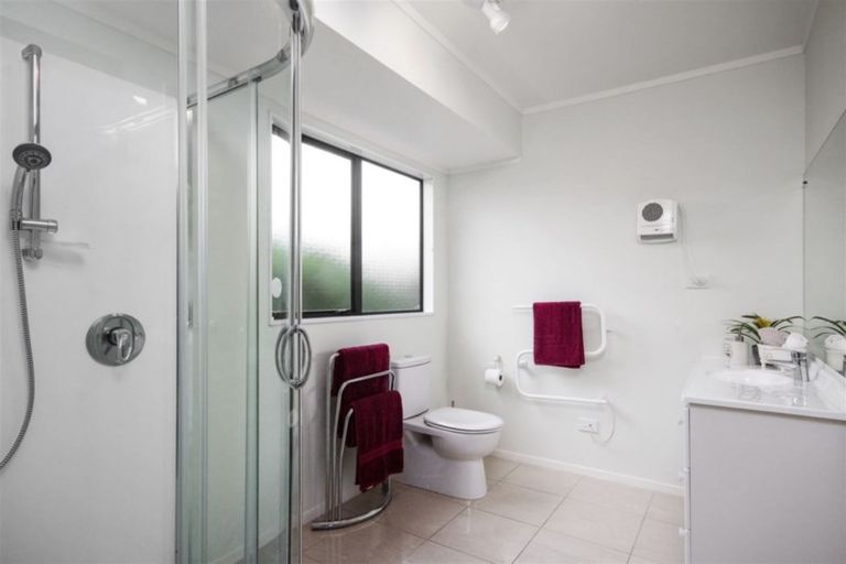 Photo of property in 1 Cloverlea Place, Pukekohe, 2120