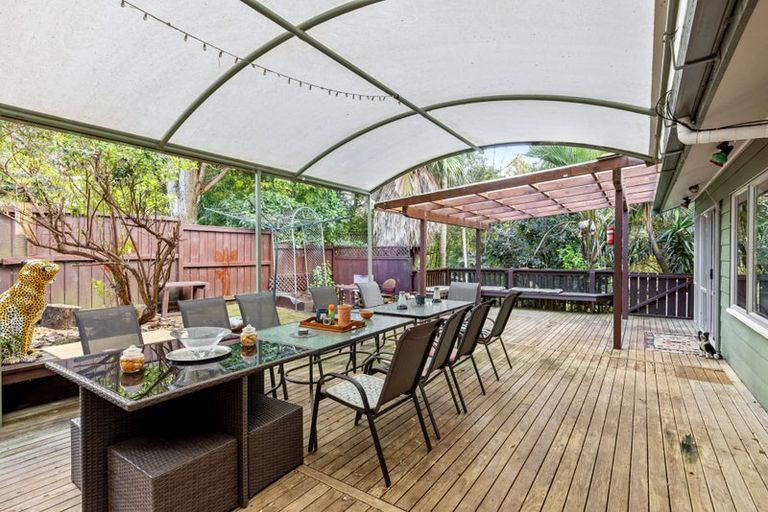 Photo of property in 46 Easton Park Parade, Glenfield, Auckland, 0629