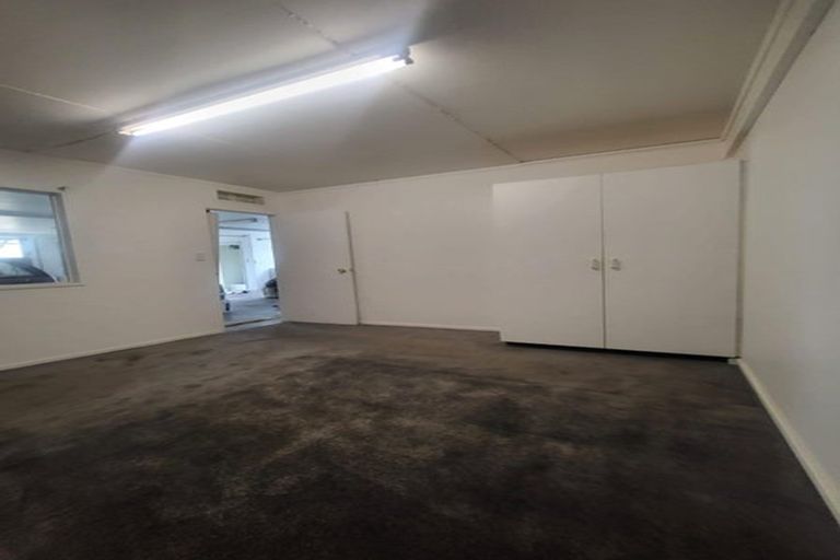 Photo of property in 17 Station Road, Pukekohe, 2120