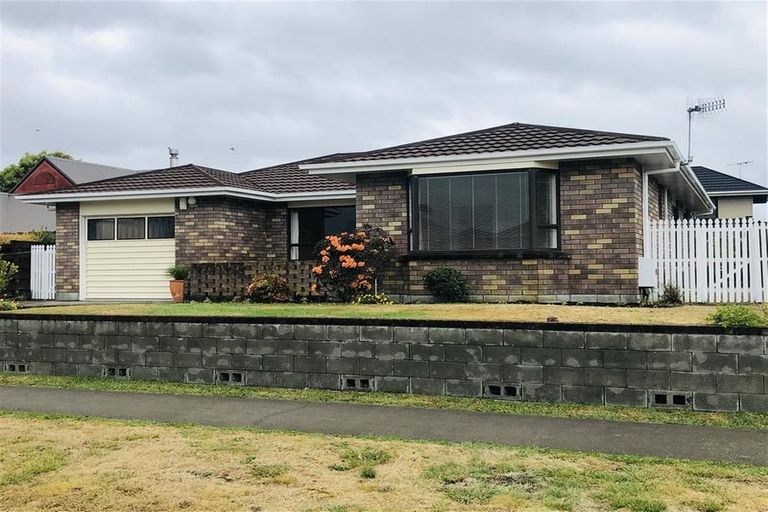 Photo of property in 96 Kapanui Road, Waikanae, 5036