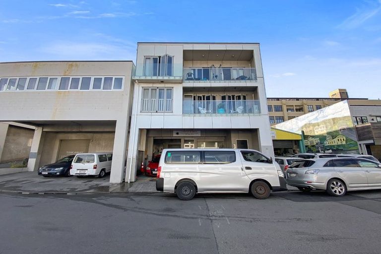 Photo of property in 4/35 Home Street, Mount Victoria, Wellington, 6011