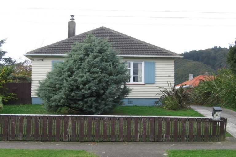 Photo of property in 16 Pringle Street, Taita, Lower Hutt, 5011