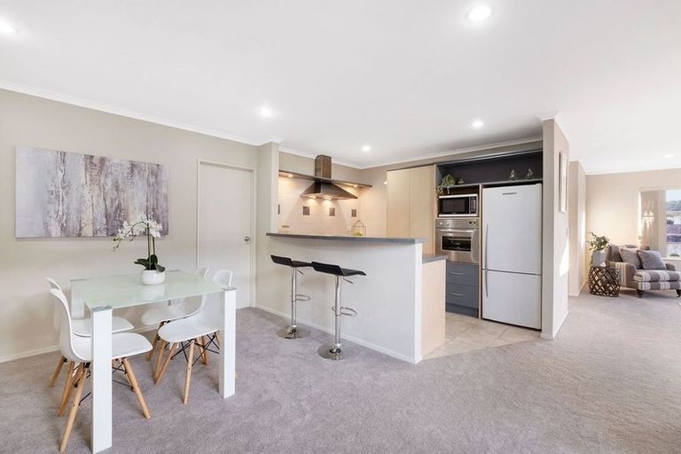 Photo of property in 18 Villino Place, Randwick Park, Auckland, 2105