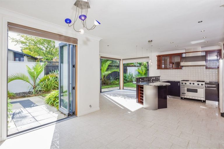 Photo of property in 15 Fordyce Avenue, Sunnyhills, Auckland, 2010