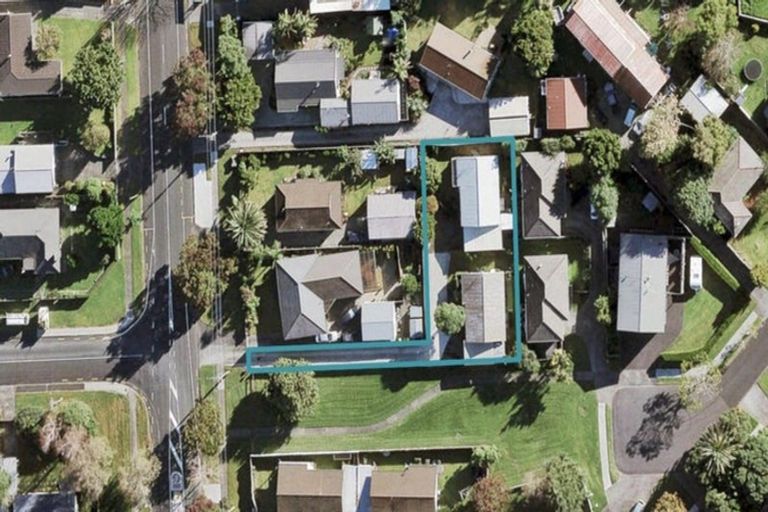 Photo of property in 1/94 Beach Road, Te Atatu Peninsula, Auckland, 0610