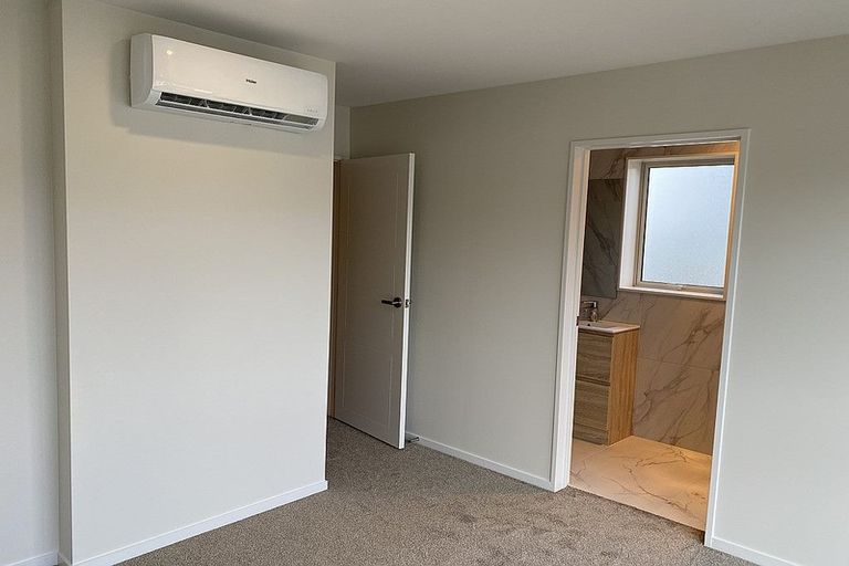 Photo of property in 3 Waihou Crescent, Albany Heights, Auckland, 0632