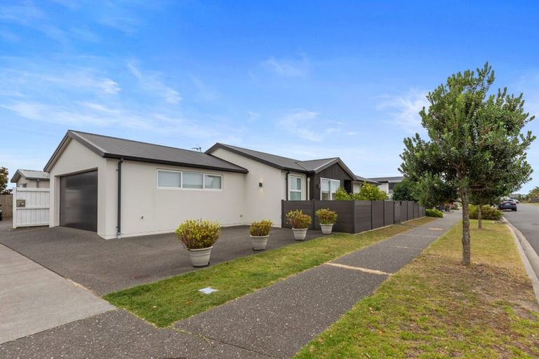 Photo of property in 24 Franks Way, Papamoa Beach, Papamoa, 3118