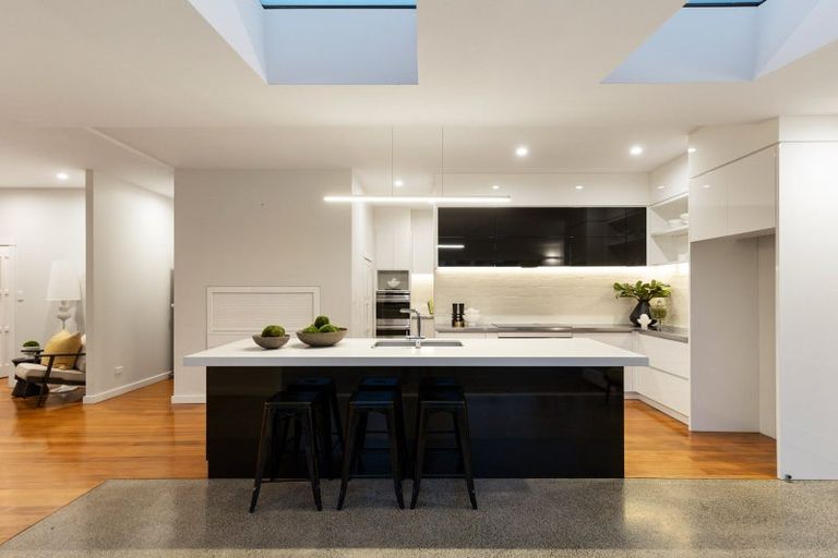 Photo of property in 106 St Heliers Road, Saint Heliers, Auckland, 1071