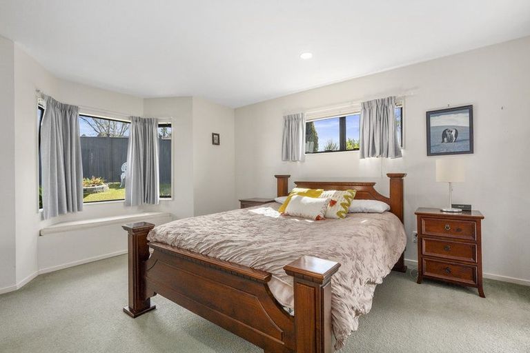 Photo of property in 8 Owl Court, Unsworth Heights, Auckland, 0632