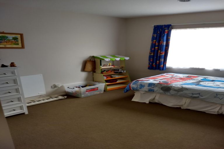 Photo of property in 6 San Valentino Drive, Henderson, Auckland, 0612