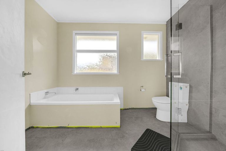 Photo of property in 68 Beechdale Crescent, Pakuranga Heights, Auckland, 2010