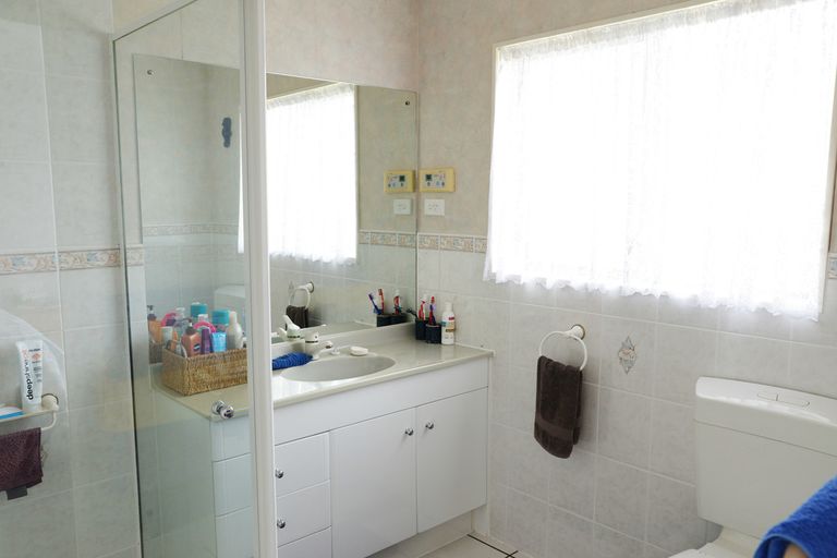 Photo of property in 2 Flora Place, Wattle Downs, Auckland, 2103