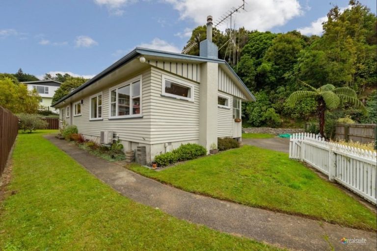 Photo of property in 40 Pembroke Street, Tawa, Wellington, 5028