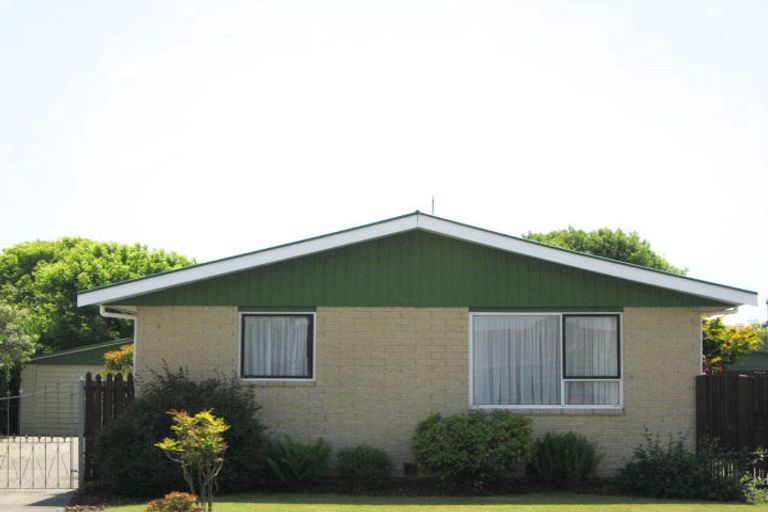 Photo of property in 17 Saint Heliers Crescent, Aranui, Christchurch, 8061