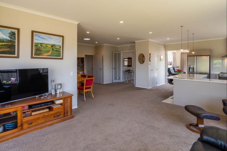 Photo of property in 4 Petrel Close, Paraparaumu Beach, Paraparaumu, 5032