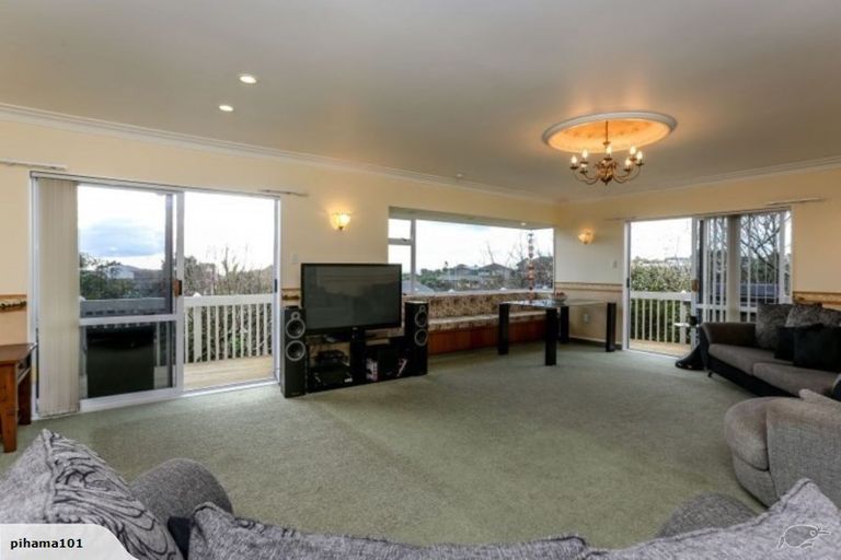 Photo of property in 22 Mcfarlane Street, Oakura, 4314