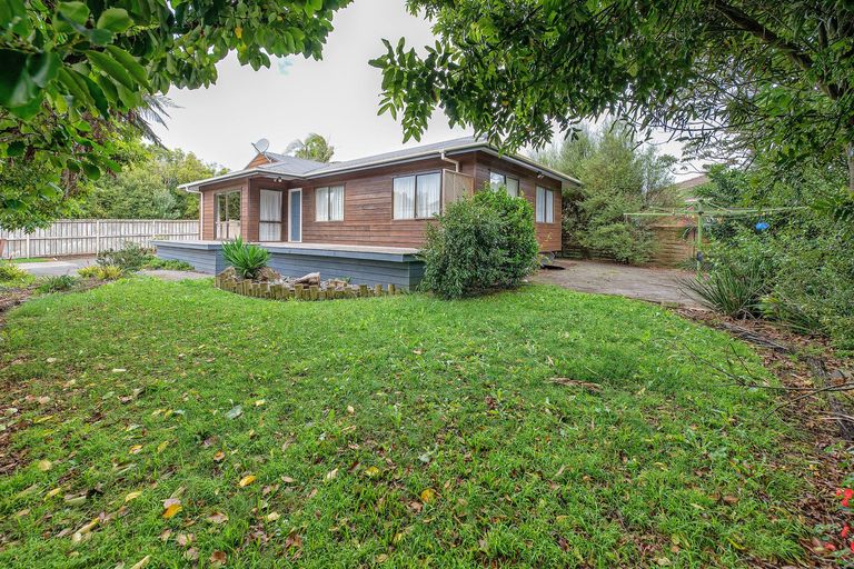 Photo of property in 2/14 Saint Annes Crescent, Wattle Downs, Auckland, 2103