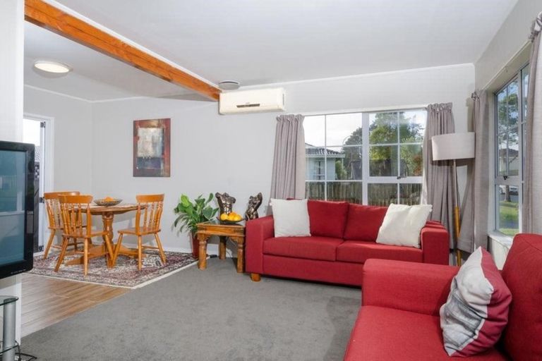 Photo of property in 1/82 Luanda Drive, Ranui, Auckland, 0612
