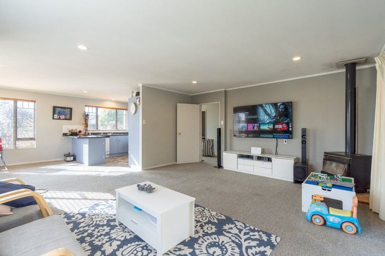 Photo of property in 35 Dalfield Place, Highbury, Palmerston North, 4412